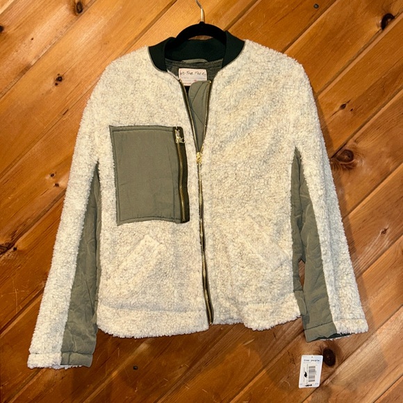 NWT Free People Rivington Sherpa jacket in green cream desert combo - Picture 6 of 10